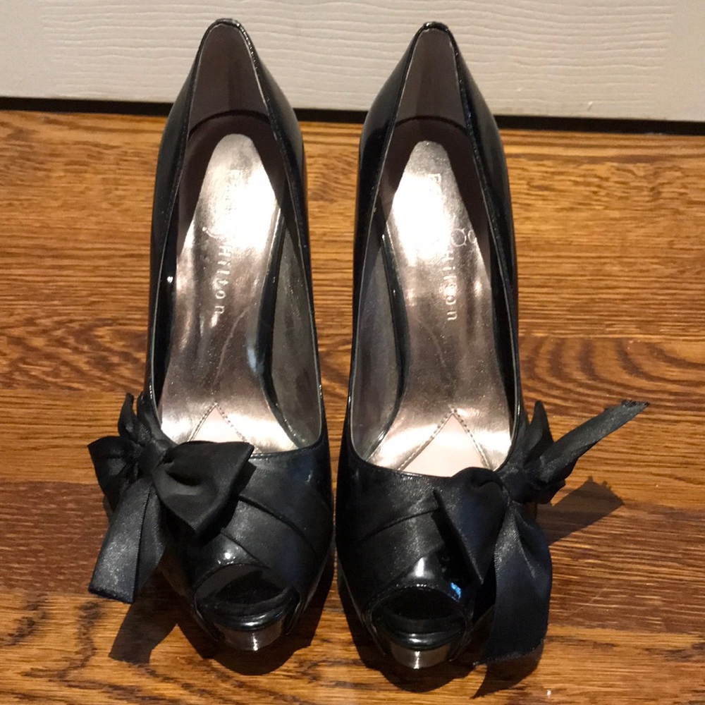 Paris Hilton pumps
